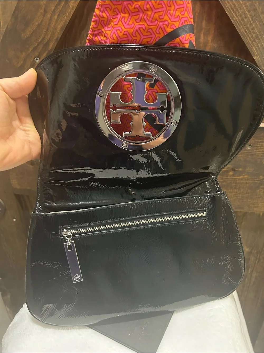Tory Burch Black Patent Leather Logo Wristlet Clutch - Picture 3 of 14